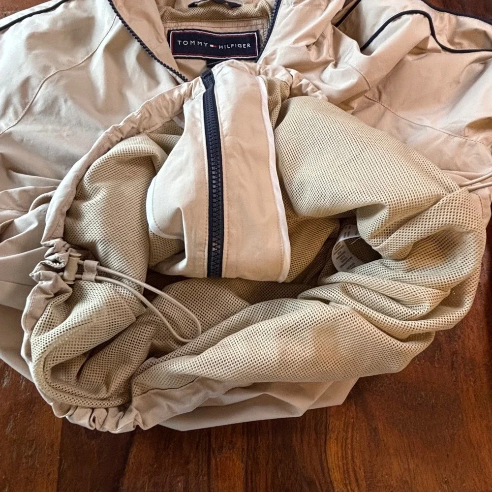 Tommy Hilfiger Mens Small Beige Hooded Windbreaker Jacket Mesh Lined Full Zip